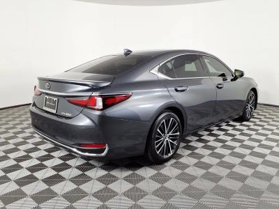 2025 Lexus ES — interior view
