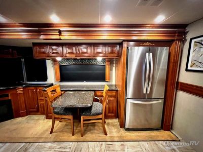 2017 Fleetwood Discovery — photo 12 view