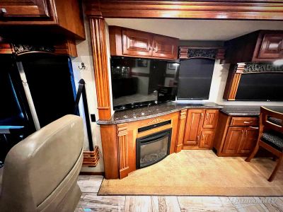 2017 Fleetwood Discovery — photo 11 view