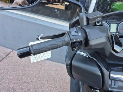 2026 Suzuki Burgman 400 - Photo 14