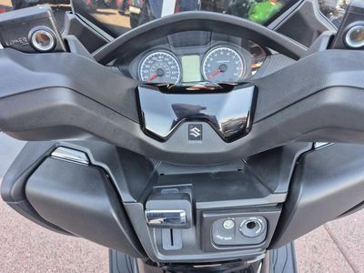 2026 Suzuki Burgman 400 - Photo 15
