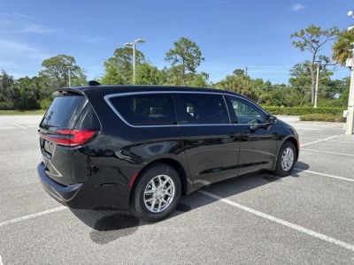 2027 Chrysler Pacifica — side profile view