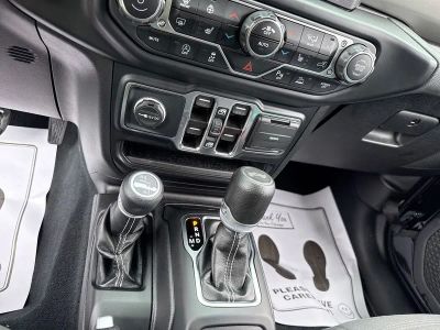 2022 Jeep Wrangler — photo 17 view