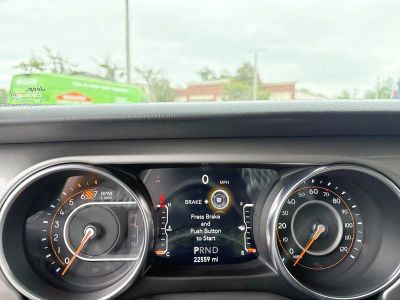 2022 Jeep Wrangler — photo 15 view
