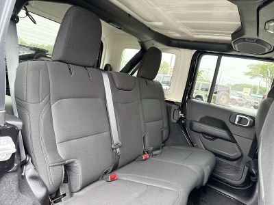 2022 Jeep Wrangler — photo 22 view