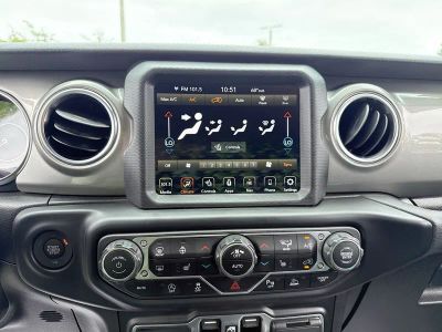 2022 Jeep Wrangler — photo 18 view