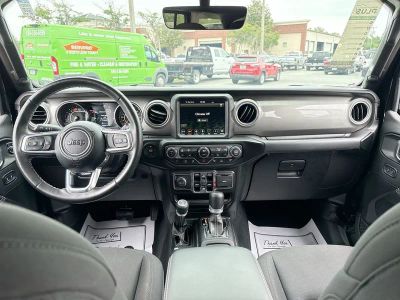 2022 Jeep Wrangler — photo 23 view
