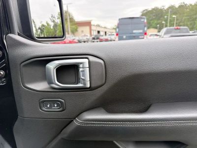 2022 Jeep Wrangler — photo 24 view