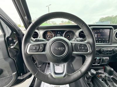 2022 Jeep Wrangler — photo 12 view