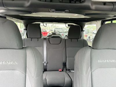 2022 Jeep Wrangler — photo 25 view