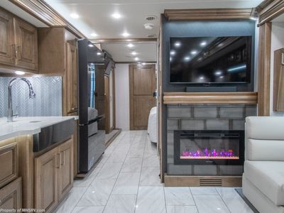 2026 Fleetwood Discovery LXE - Photo 12