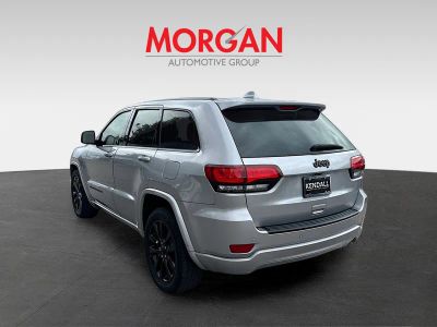 2017 Jeep Grand Cherokee — interior view