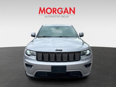 2017 Jeep Grand Cherokee — side profile view