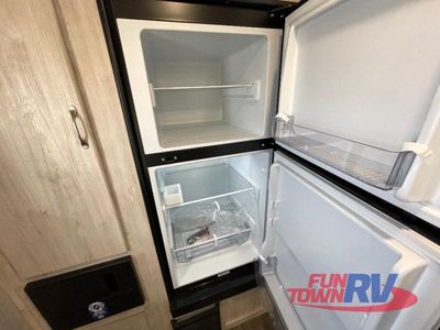 2025 Gulf Stream RV Vintage Yellowstone - Photo 19