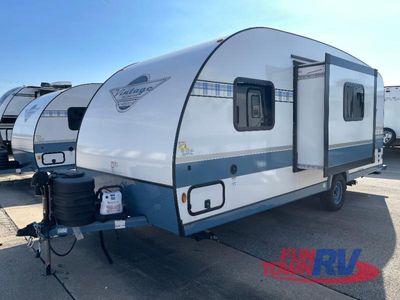 2025 Gulf Stream RV Vintage Yellowstone - Photo 3