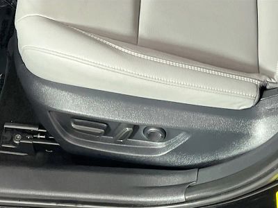 2025 Toyota Camry — photo 13 view