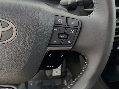 2025 Toyota Camry — photo 17 view
