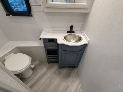 2026 Fleetwood Bounder — photo 29 view