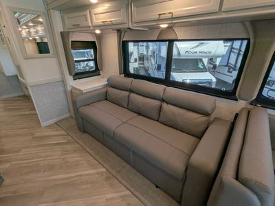 2026 Fleetwood Bounder — photo 28 view