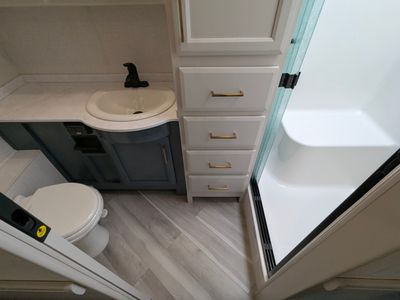 2026 Fleetwood Bounder — photo 34 view