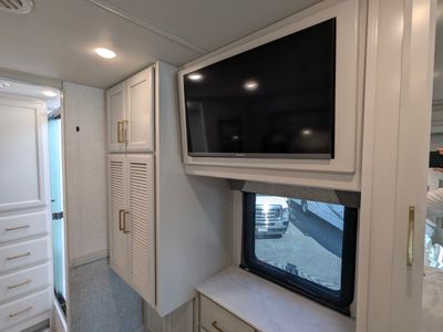 2026 Fleetwood Bounder — photo 19 view