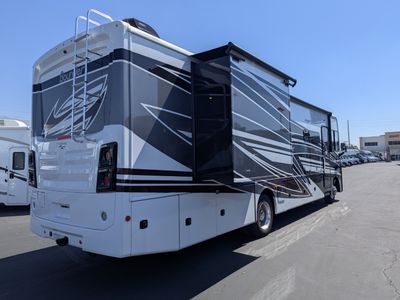 2026 Fleetwood Bounder — photo 35 view