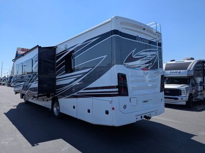 2026 Fleetwood Bounder — photo 18 view