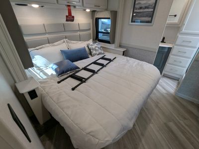 2026 Fleetwood Bounder — photo 26 view