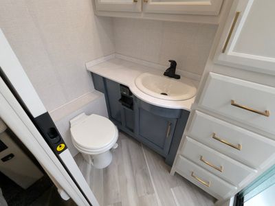 2026 Fleetwood Bounder — photo 9 view