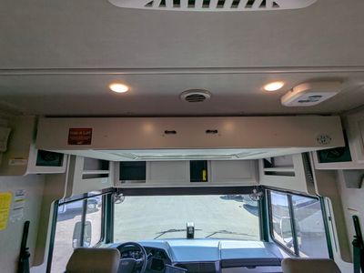 2026 Fleetwood Bounder — photo 15 view