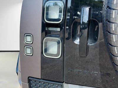 2026 Land Rover Defender 110 — photo 10 view