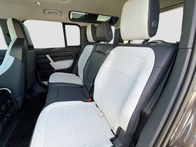 2026 Land Rover Defender 110 — photo 19 view