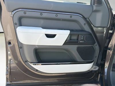 2026 Land Rover Defender 110 — photo 20 view