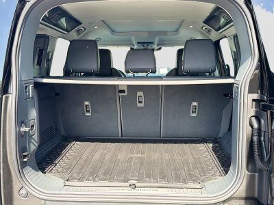 2026 Land Rover Defender 110 — photo 11 view