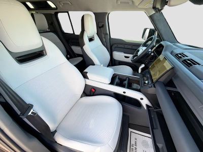 2026 Land Rover Defender 110 — photo 13 view