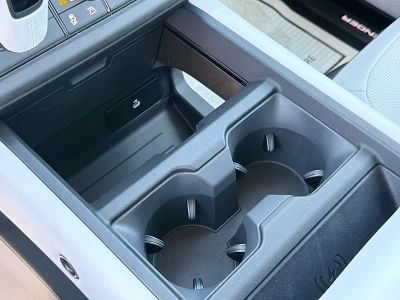 2026 Land Rover Defender 110 — photo 27 view