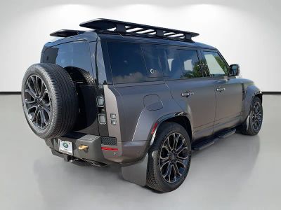 2026 Land Rover Defender 110 — detail view
