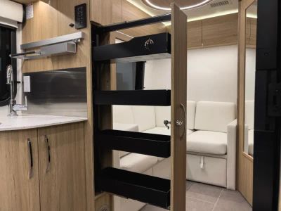 2026 Leisure Travel Vans UNITY — photo 17 view