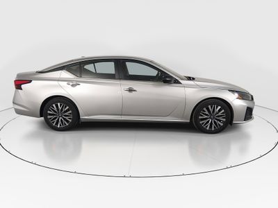 2024 Nissan Altima — photo 8 view