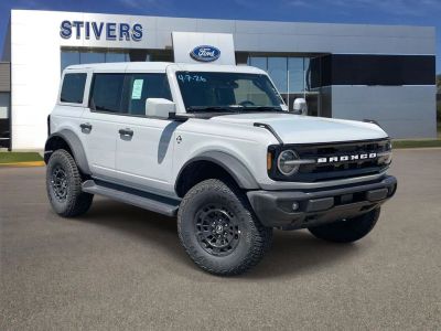 2026 Ford Bronco Outer Banks in Avalanche — front three-quarter view