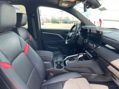 2024 Chevrolet Colorado — photo 15 view