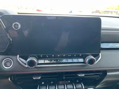 2024 Chevrolet Colorado — photo 11 view