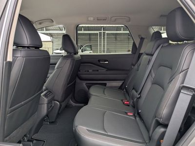 2026 Nissan Pathfinder — photo 13 view