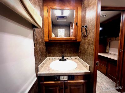 2012 Tiffin Allegro — photo 34 view