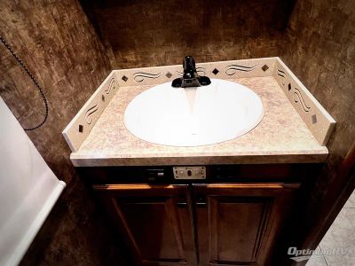 2012 Tiffin Allegro — photo 33 view