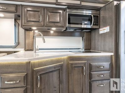 2023 Jayco Seneca — photo 9 view