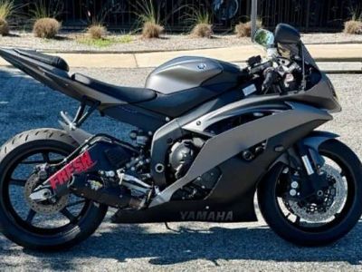 2013 Yamaha YZF-R6 — front three-quarter view