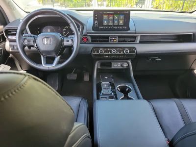 2025 Honda Pilot — photo 13 view
