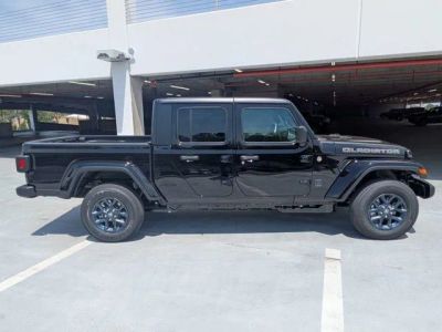 2026 Jeep Gladiator — side profile view