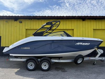 2025 Yamaha Boats AR220 - Photo 9